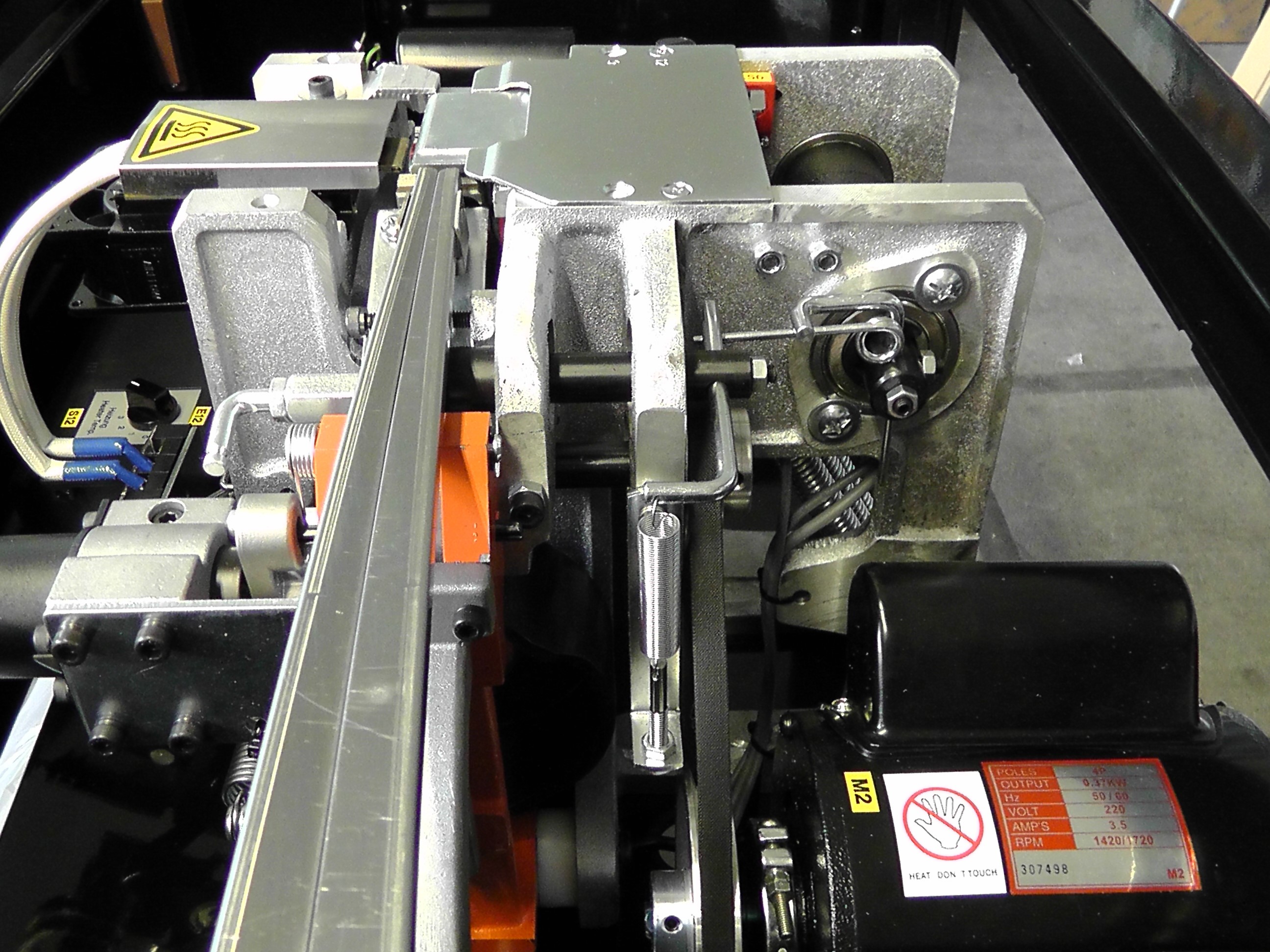 Umreifungsautomat JU-200E Bandbreiten: 12 mm PP-Band Rahmen 850 x 600mm