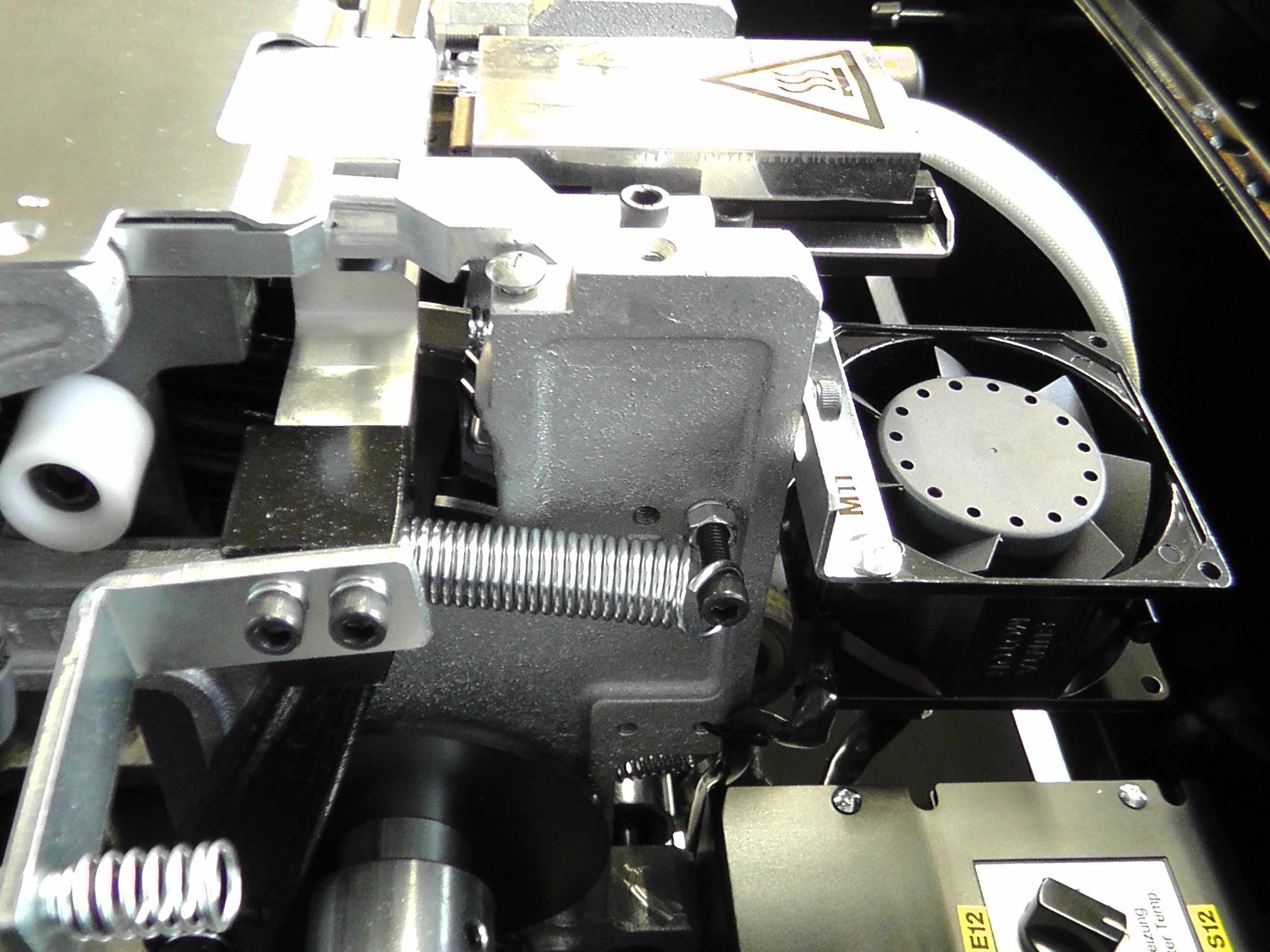 Umreifungsautomat JU-200E Bandbreiten: 12 mm PP-Band Rahmen 850 x 600mm